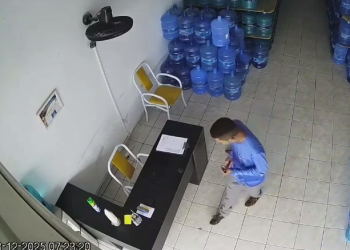 En su propio trabajo.