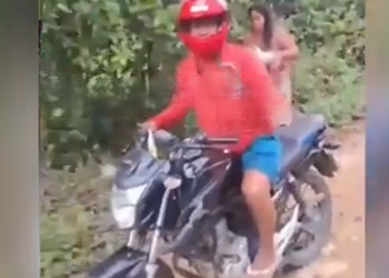 Esperó a su marido en un callejón.