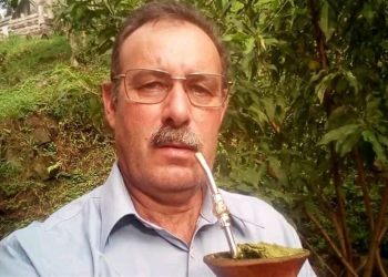 Conductor de 64 años en un elevado.