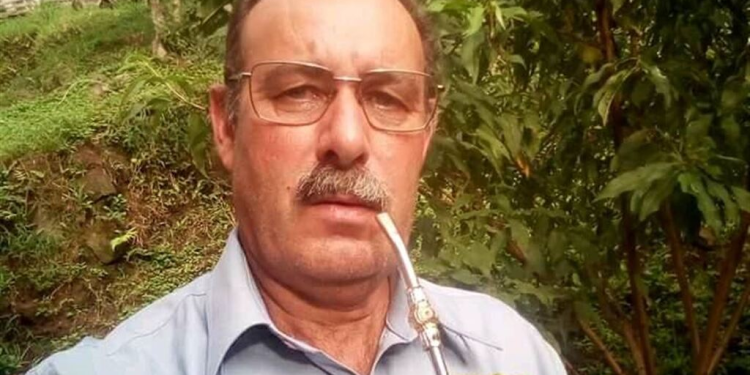 Conductor de 64 años en un elevado.