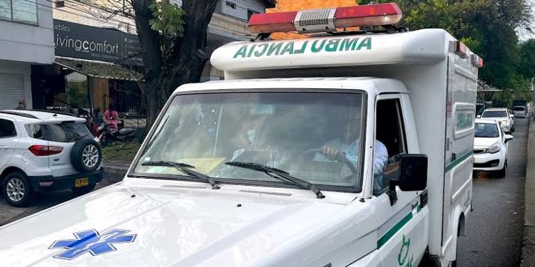 Un vehículo totalmente destruido.